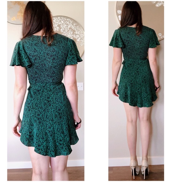 DVF Vintage Green Flutter Sleeve Wrap Dress SZ 2 - Picture 5 of 8